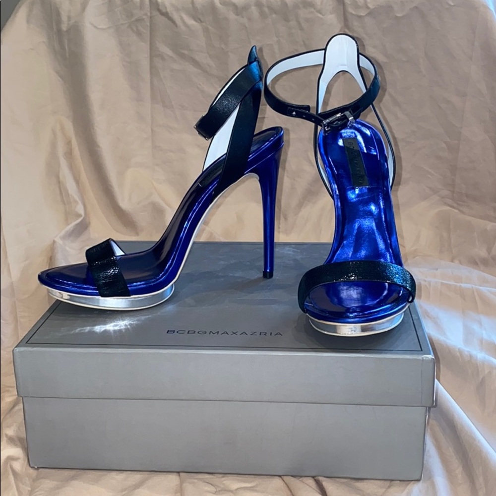 BCBG stunning blue and black “MA-FINITE” heels